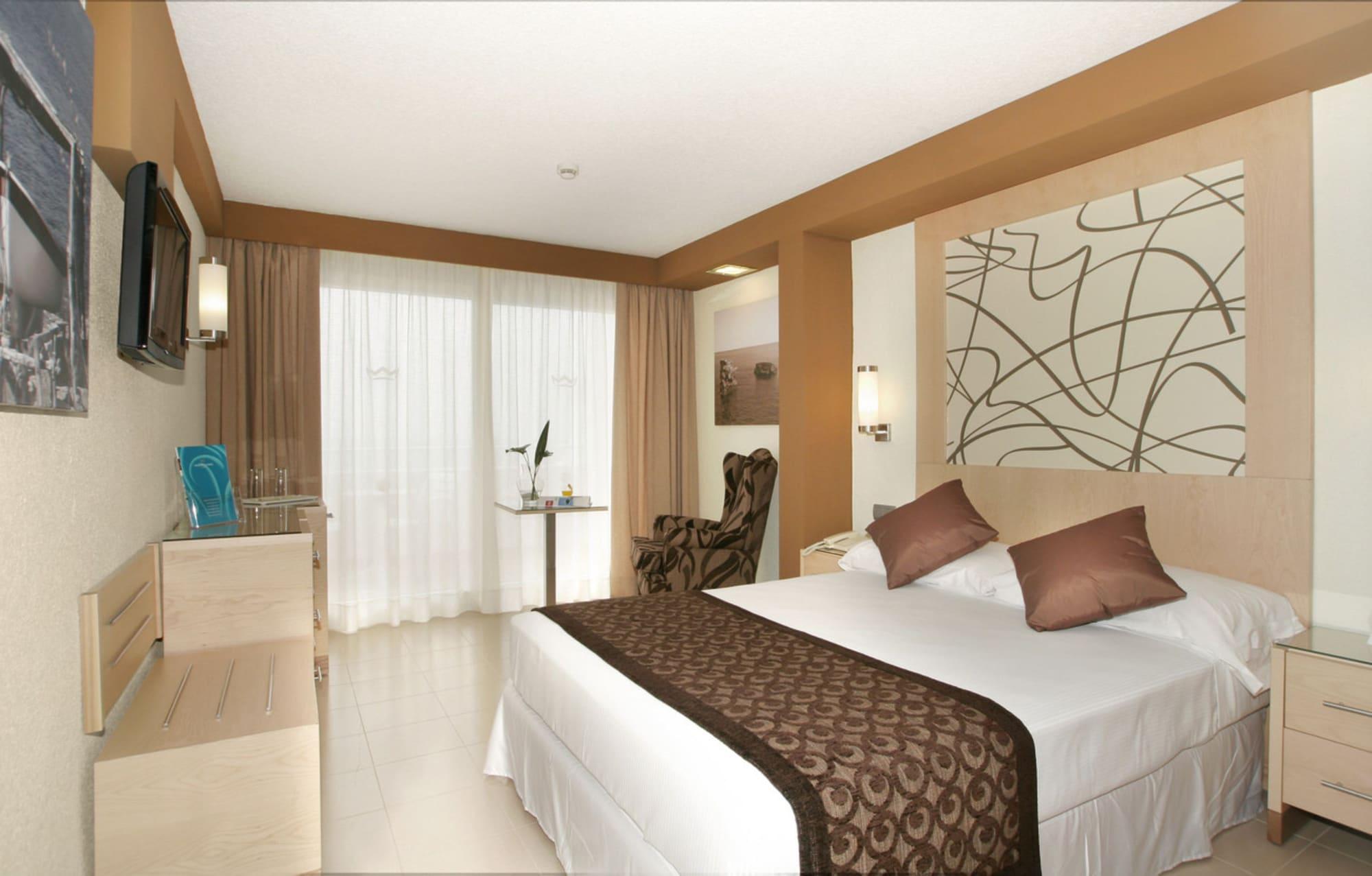Riu La Mola Hotell Playa Migjorn Exteriör bild