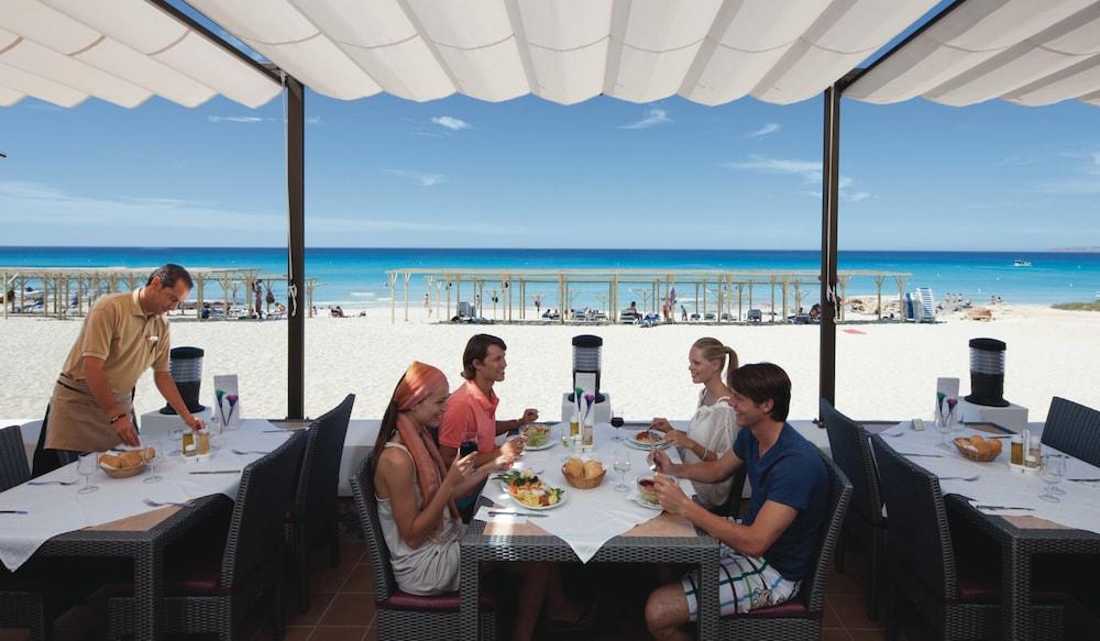 Riu La Mola Hotell Playa Migjorn Exteriör bild