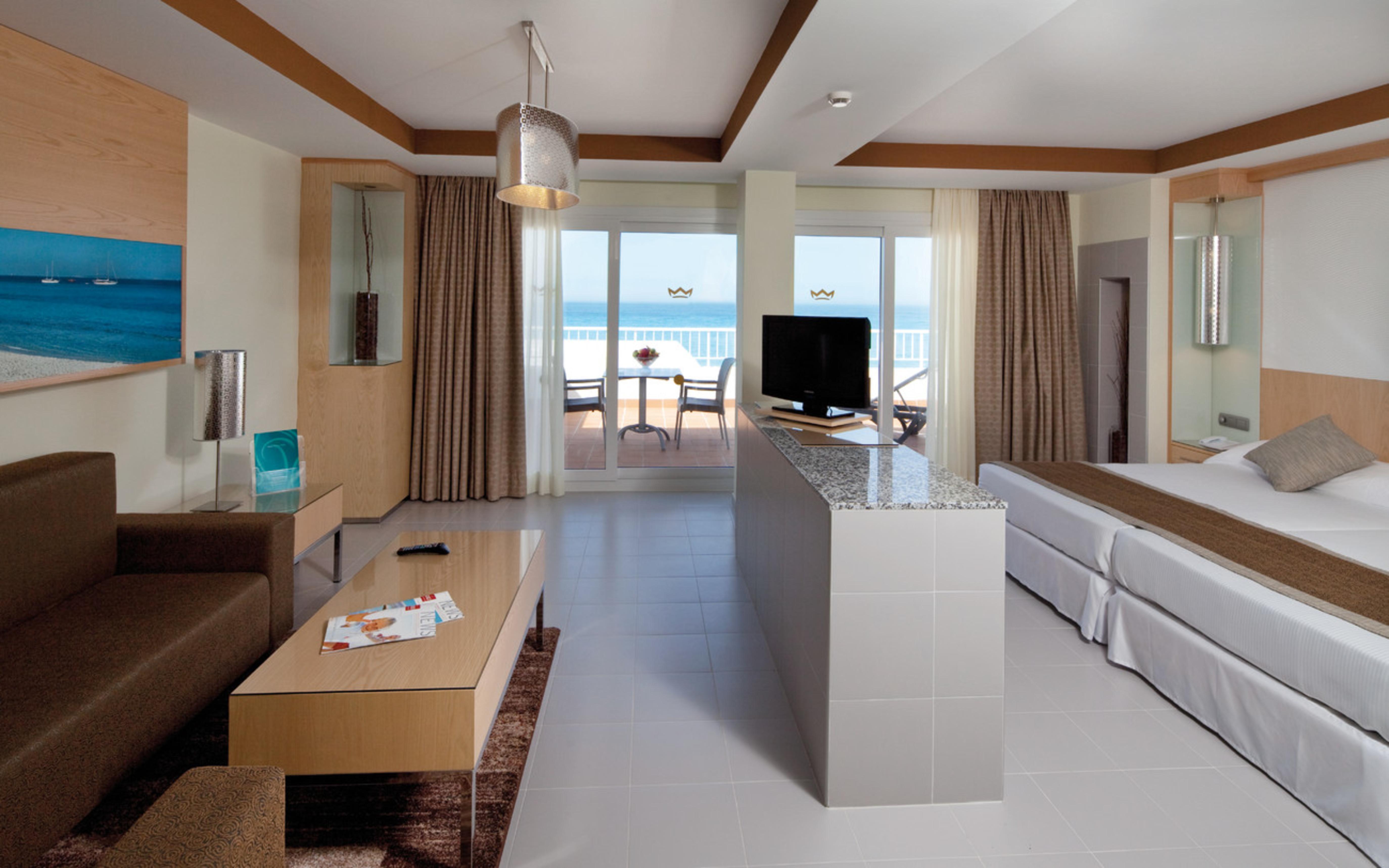 Riu La Mola Hotell Playa Migjorn Exteriör bild