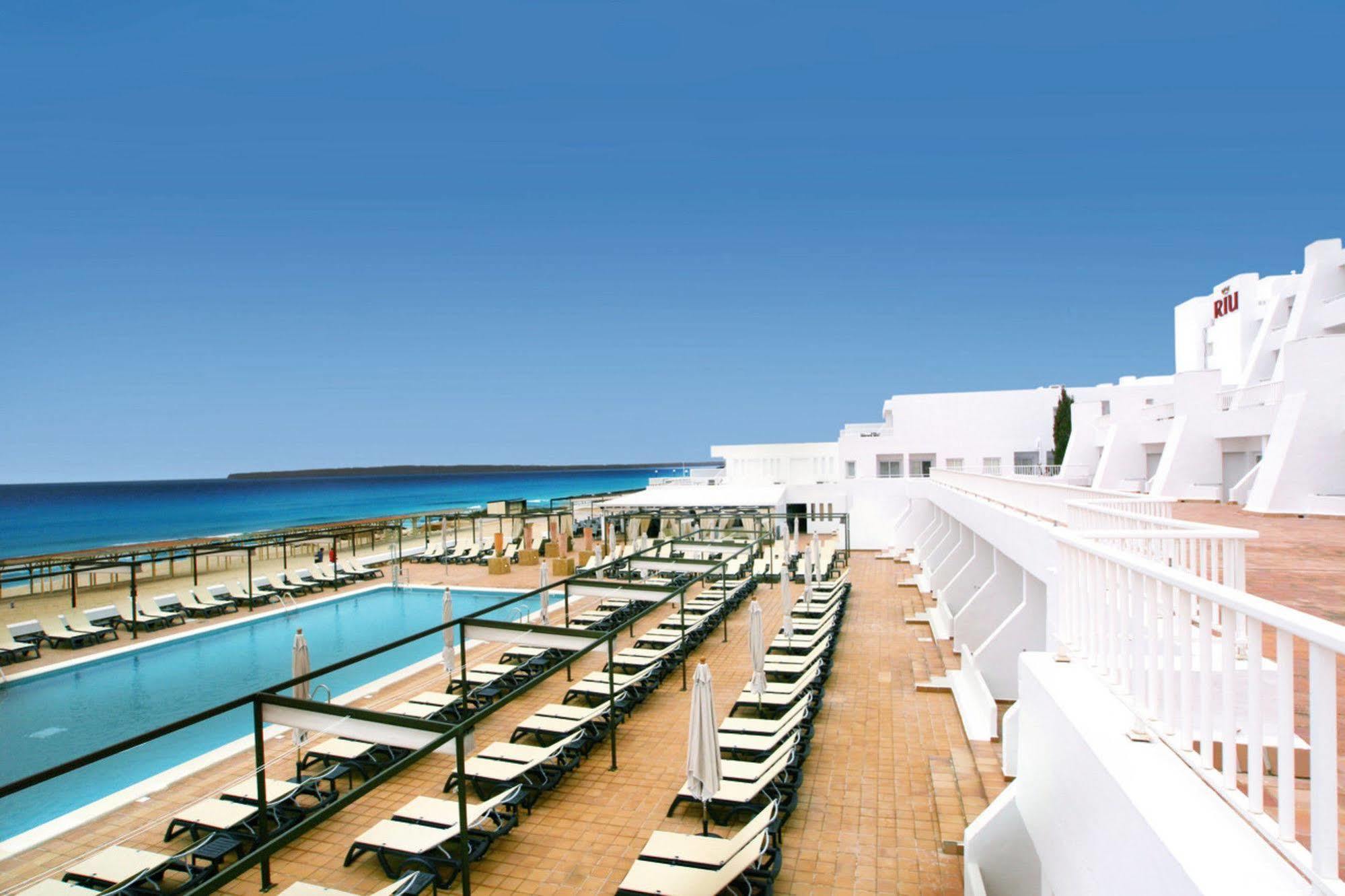 Riu La Mola Hotell Playa Migjorn Exteriör bild