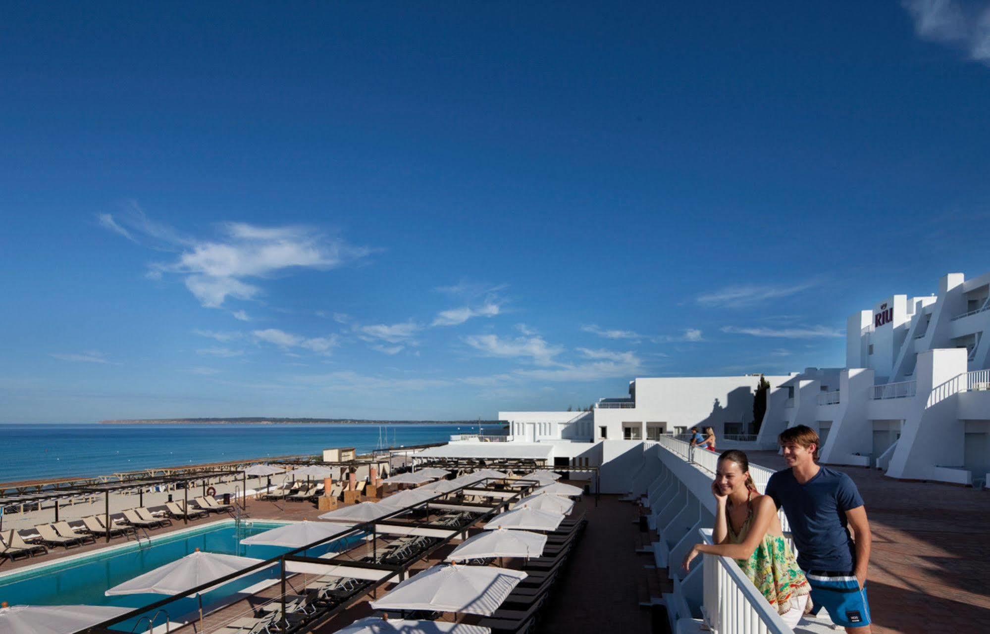Riu La Mola Hotell Playa Migjorn Exteriör bild