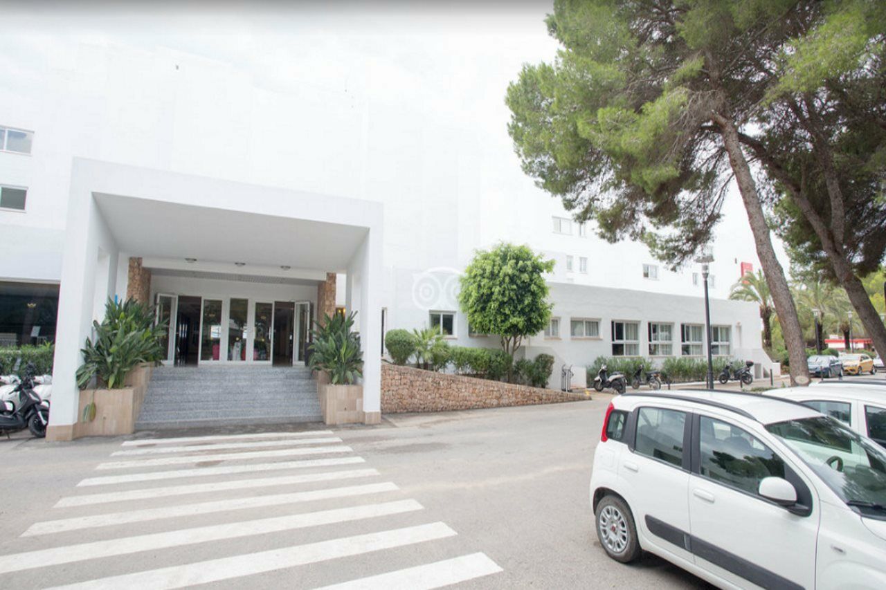 Riu La Mola Hotell Playa Migjorn Exteriör bild